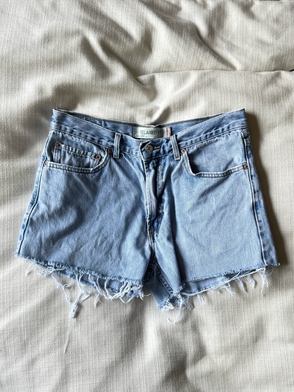 Levi’s Relaxed Fit Cutoff Denim Shorts Light Wash Raw Hem